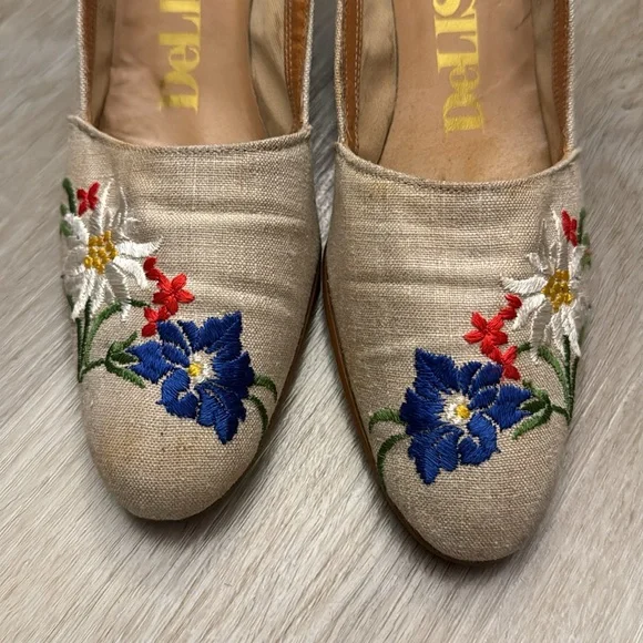 DeLISO. 1960s Vintage Floral Wedges - Picture 3 of 9